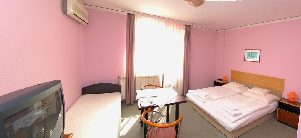 Apollo Motel แก็ชแกเมต ภายนอก รูปภาพ