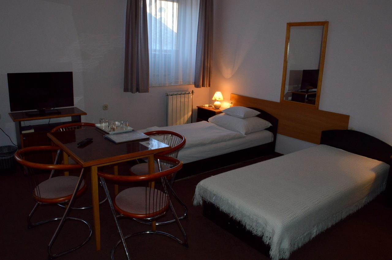 Apollo Motel แก็ชแกเมต ภายนอก รูปภาพ